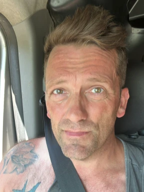 English men looking for love